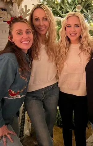 Miley Cyrus OnlyFans Leaked Free Thumbnail Picture - #AXlmG1qxiH