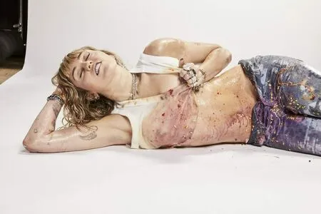 Miley Cyrus OnlyFans Leaked Free Thumbnail Picture - #AYJFAqRC9U
