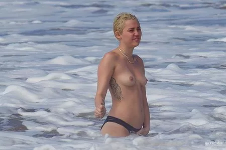 Miley Cyrus OnlyFans Leaked Free Thumbnail Picture - #AZAWey7Xpv