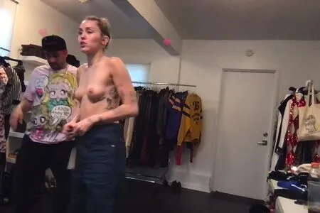 Miley Cyrus OnlyFans Leaked Free Thumbnail Picture - #AeHASbXmOh