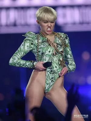 Miley Cyrus OnlyFans Leaked Free Thumbnail Picture - #B9zT1RHE5a