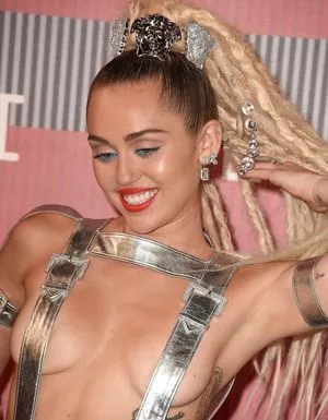 Miley Cyrus OnlyFans Leaked Free Thumbnail Picture - #BSrPCEOHml