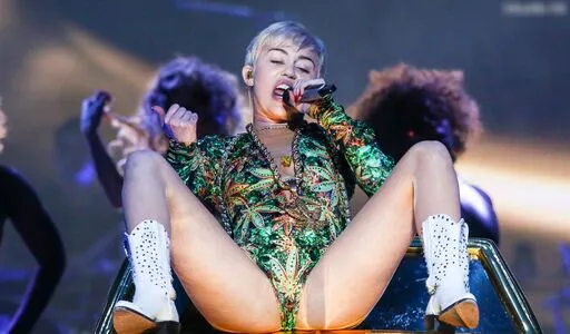 Miley Cyrus OnlyFans Leaked Free Thumbnail Picture - #BmM70jnJe4