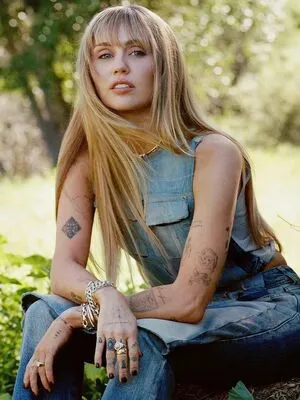 Miley Cyrus OnlyFans Leaked Free Thumbnail Picture - #C4nDe4UBCX