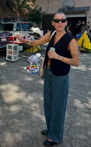 Miley Cyrus OnlyFans Leaked Free Thumbnail Picture - #CLXcZYNDIe