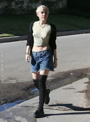 Miley Cyrus OnlyFans Leaked Free Thumbnail Picture - #Cv6DUfeahd