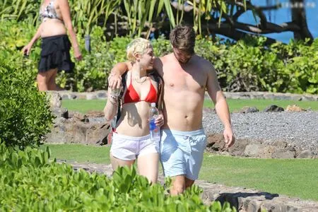 Miley Cyrus OnlyFans Leaked Free Thumbnail Picture - #D4B7F3SCxE