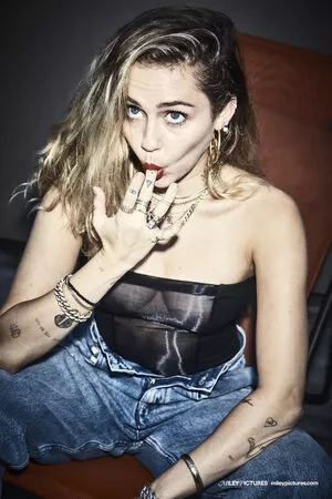 Miley Cyrus OnlyFans Leaked Free Thumbnail Picture - #Db1VQZlZmm