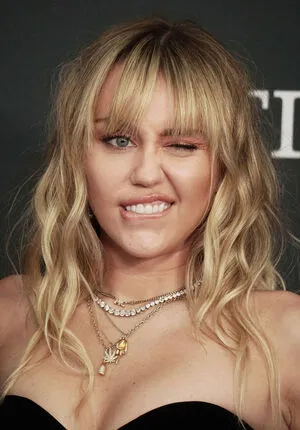 Miley Cyrus OnlyFans Leaked Free Thumbnail Picture - #DtBEi3GIAi