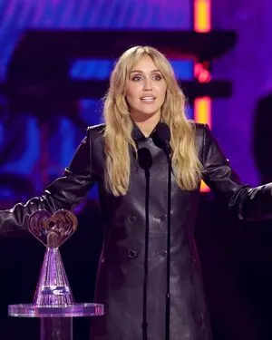 Miley Cyrus OnlyFans Leaked Free Thumbnail Picture - #EAdQfqdYl5