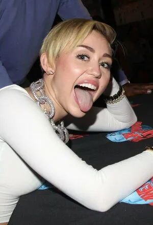 Miley Cyrus OnlyFans Leaked Free Thumbnail Picture - #EP75BrgOA1