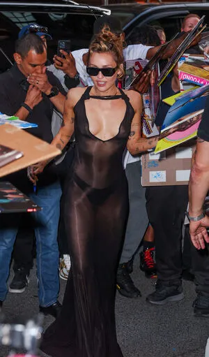 Miley Cyrus OnlyFans Leaked Free Thumbnail Picture - #Ehb8QAaNp1
