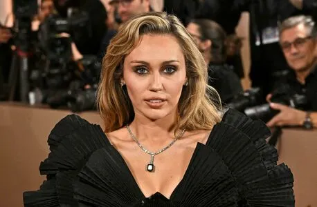 Miley Cyrus OnlyFans Leaked Free Thumbnail Picture - #Epgk1u6ad5