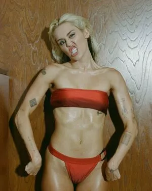 Miley Cyrus OnlyFans Leaked Free Thumbnail Picture - #EvnyxXCIGZ