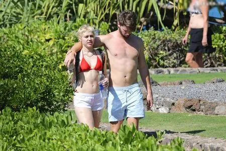 Miley Cyrus OnlyFans Leaked Free Thumbnail Picture - #F1F4RI2rmz