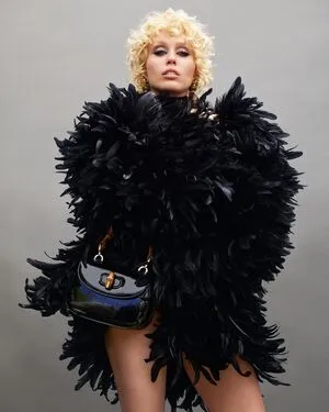 Miley Cyrus OnlyFans Leaked Free Thumbnail Picture - #F52HnMXWVL