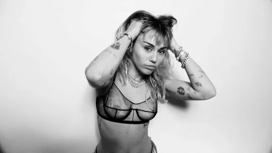 Miley Cyrus OnlyFans Leaked Free Thumbnail Picture - #F8EzjGAqNi