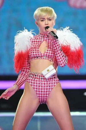 Miley Cyrus OnlyFans Leaked Free Thumbnail Picture - #FAskk3CfA0