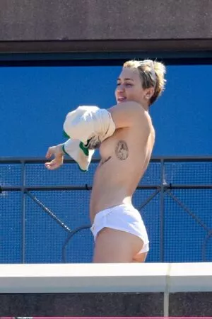 Miley Cyrus OnlyFans Leaked Free Thumbnail Picture - #FGcZnCAM1X