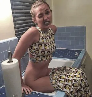 Miley Cyrus OnlyFans Leaked Free Thumbnail Picture - #FKEMpzZY7g