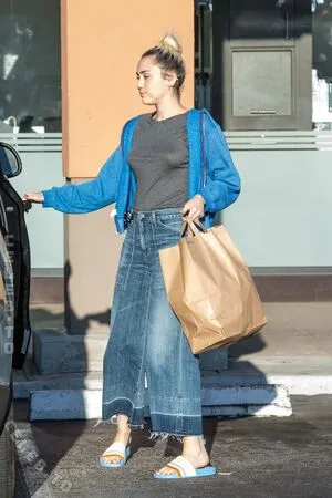 Miley Cyrus OnlyFans Leaked Free Thumbnail Picture - #GW8XdbEgrn
