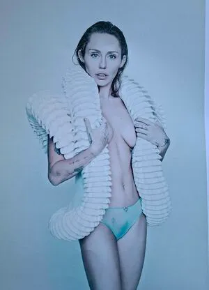 Miley Cyrus OnlyFans Leaked Free Thumbnail Picture - #Gq2xHZgn0X