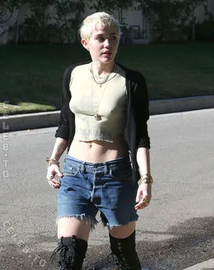 Miley Cyrus OnlyFans Leaked Free Thumbnail Picture - #HBkeYUmPor