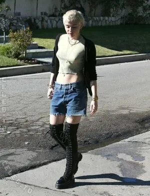 Miley Cyrus OnlyFans Leaked Free Thumbnail Picture - #HCQeGQsN5O