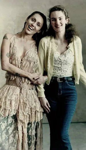 Miley Cyrus OnlyFans Leaked Free Thumbnail Picture - #HdNeuFxZlq