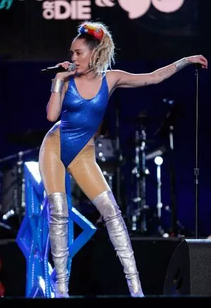 Miley Cyrus OnlyFans Leaked Free Thumbnail Picture - #HncNYzF7uB