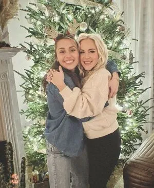 Miley Cyrus OnlyFans Leaked Free Thumbnail Picture - #IVvxKLG4Mz