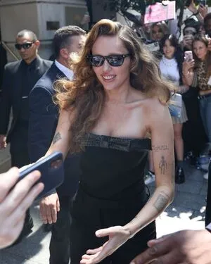 Miley Cyrus OnlyFans Leaked Free Thumbnail Picture - #Ii6nIXuvRO