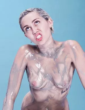 Miley Cyrus OnlyFans Leaked Free Thumbnail Picture - #Ilwj39zuKw