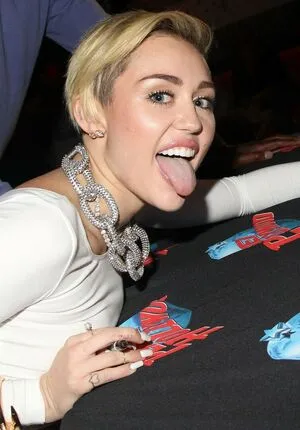 Miley Cyrus OnlyFans Leaked Free Thumbnail Picture - #Iqs7cIr3DZ