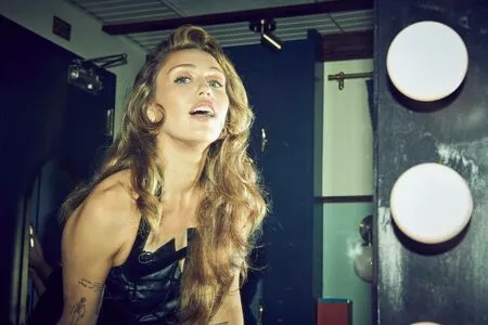 Miley Cyrus OnlyFans Leaked Free Thumbnail Picture - #IvF2XgzSNB