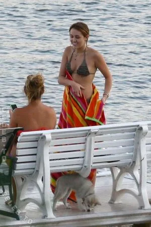 Miley Cyrus OnlyFans Leaked Free Thumbnail Picture - #J2GW9o1j0Y