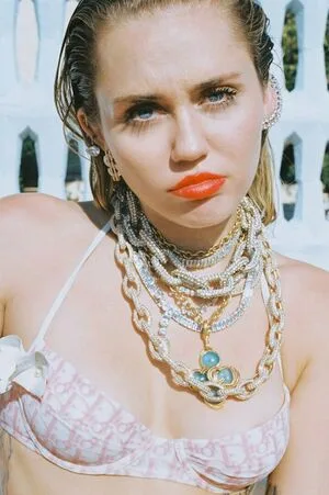 Miley Cyrus OnlyFans Leaked Free Thumbnail Picture - #KDRuB189yB