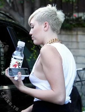 Miley Cyrus OnlyFans Leaked Free Thumbnail Picture - #LPTtn1z2i6