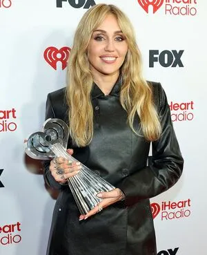 Miley Cyrus OnlyFans Leaked Free Thumbnail Picture - #LRBDXlTR3b