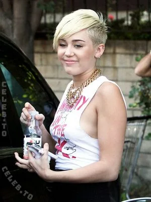 Miley Cyrus OnlyFans Leaked Free Thumbnail Picture - #LTg4AHUUpk