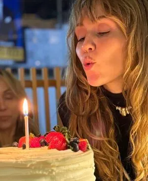 Miley Cyrus OnlyFans Leaked Free Thumbnail Picture - #Lxfby4ajmw