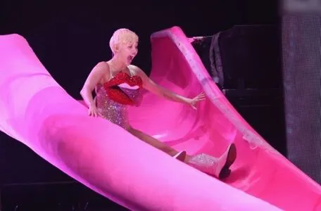 Miley Cyrus OnlyFans Leaked Free Thumbnail Picture - #MKgiDFGR98