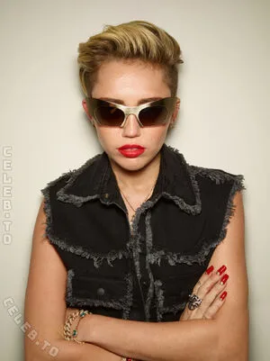 Miley Cyrus OnlyFans Leaked Free Thumbnail Picture - #MNFKqj8nHE