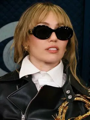 Miley Cyrus OnlyFans Leaked Free Thumbnail Picture - #Mr0mhmlekA