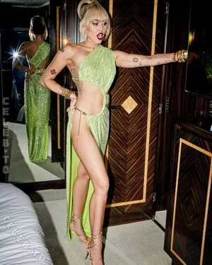 Miley Cyrus OnlyFans Leaked Free Thumbnail Picture - #N13On9lyXS