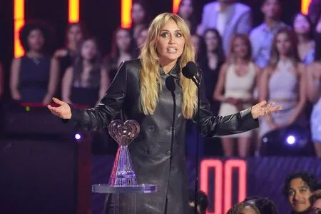 Miley Cyrus OnlyFans Leaked Free Thumbnail Picture - #N68cwvhjrG