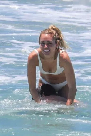 Miley Cyrus OnlyFans Leaked Free Thumbnail Picture - #NhzNfB2fw7