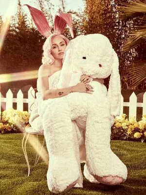 Miley Cyrus OnlyFans Leaked Free Thumbnail Picture - #NjNiDQyQDA