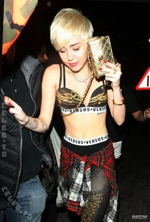 Miley Cyrus OnlyFans Leaked Free Thumbnail Picture - #NqCzE0e7RI