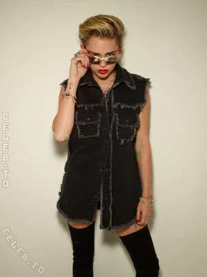 Miley Cyrus OnlyFans Leaked Free Thumbnail Picture - #NycwRJ7WIR